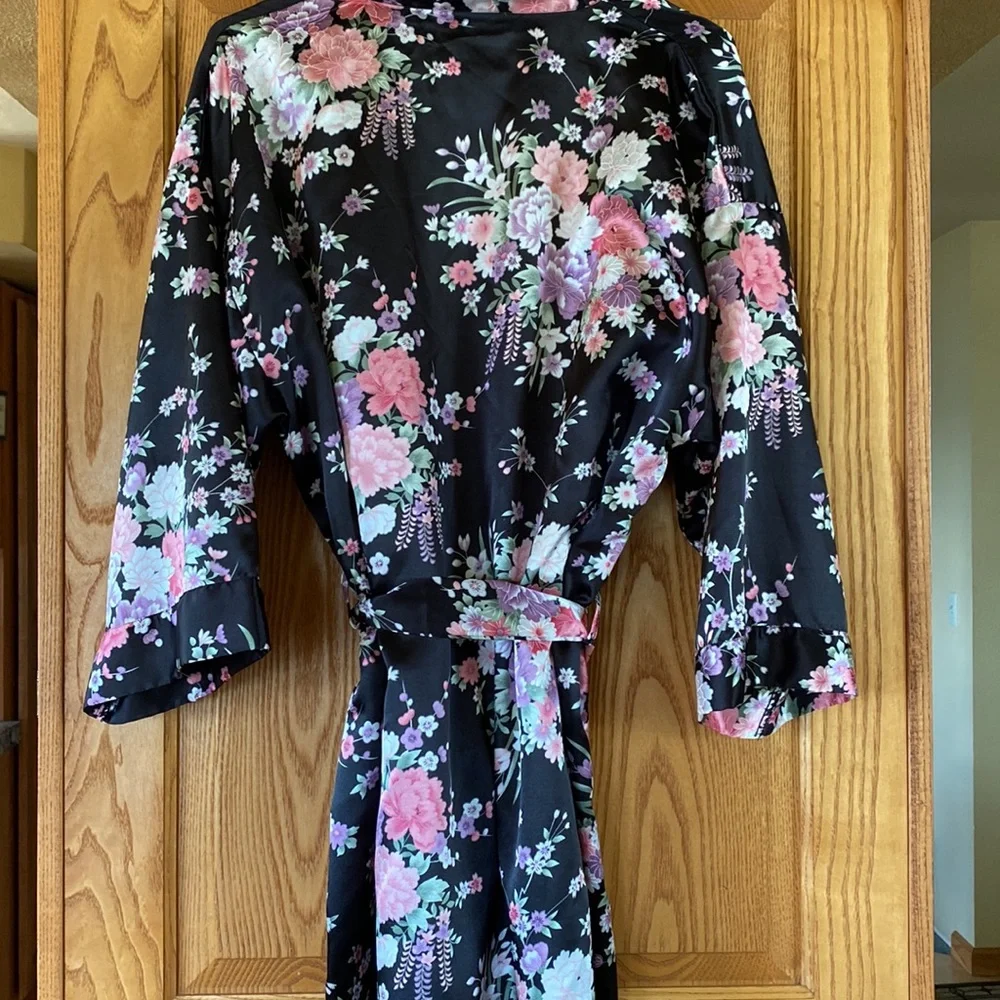 Leisureland Robe - Picture 2 of 4